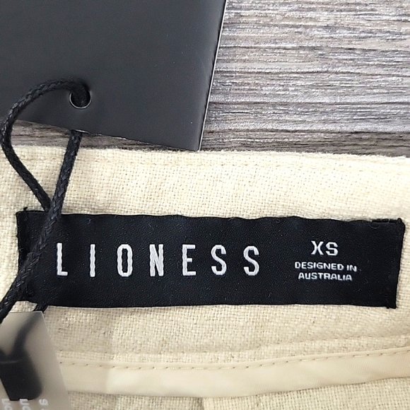 Stylish Cream Mini Skirt - Picture 2 of 6